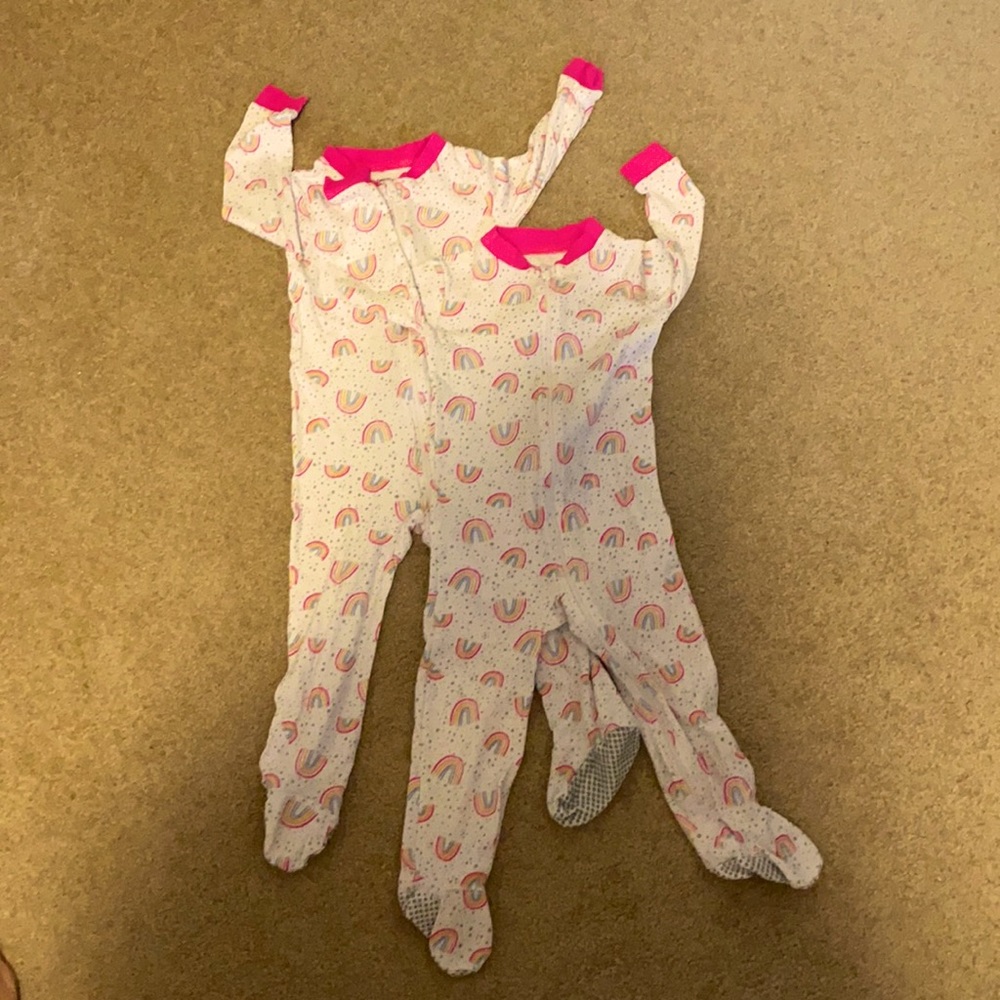 Pijamas 8 sets some of them never wear. In great condition 2-3 T
